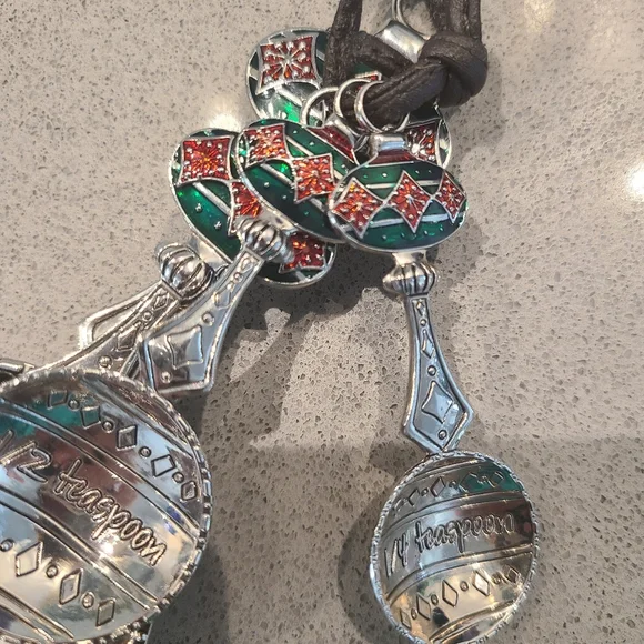 Holiday Theme Silver Measuring Spoons with Green and Red Accents - Picture 6 of 6